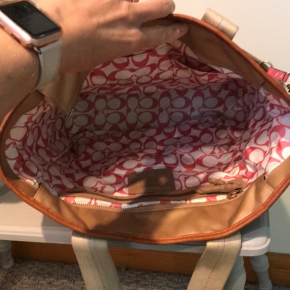 Large gold and pink Coach Hamptons weekend bag. - Picture 3 of 5